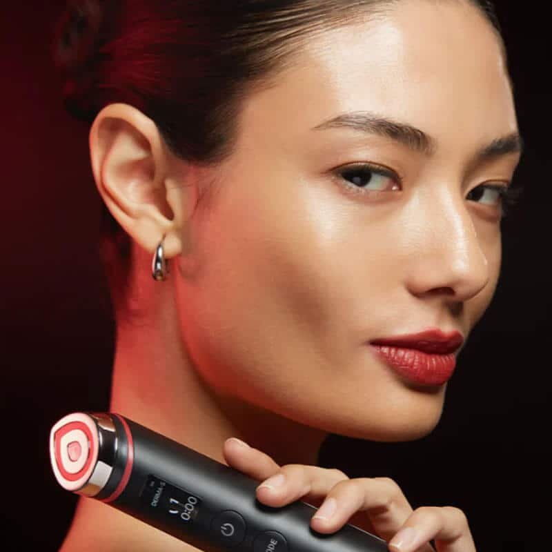 MEDICUBE AGE-R Booster Pro veido priežiūros aparatas MEDICUBE AGE-R Booster Pro veido priežiūros aparatas